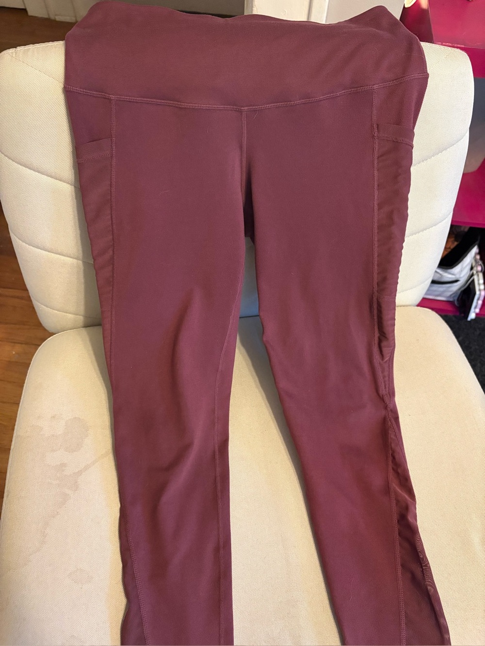 High-Waist Maroon Leggings with Side Pockets and back zipper pocket
